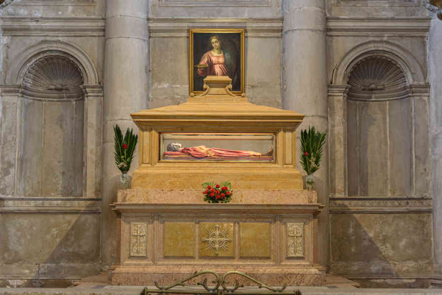 Italia - Venecia 247 - iglesia de San Jeremías - Santa Lucía de Siracusa.jpg